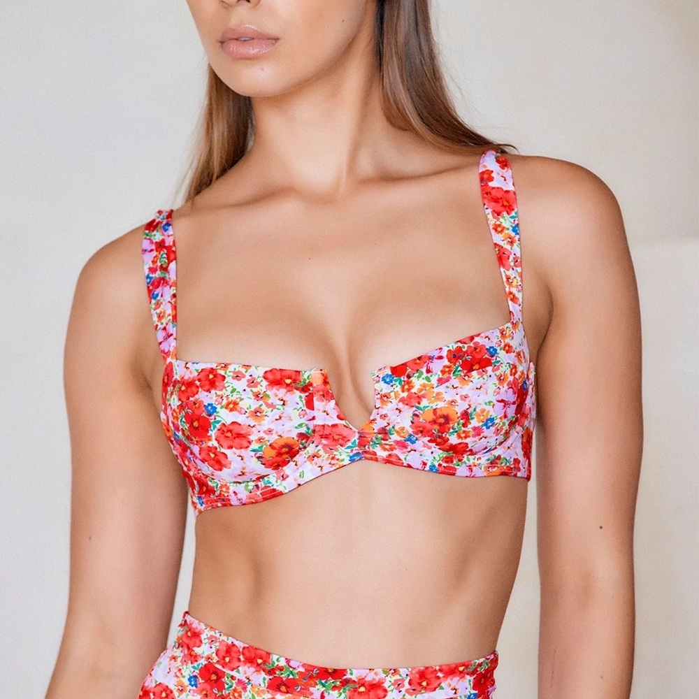 NWT - RARE SOLD OUT Monday Swimwear Clovelly TOP (L) Petite Fleur As Seen On Lo!